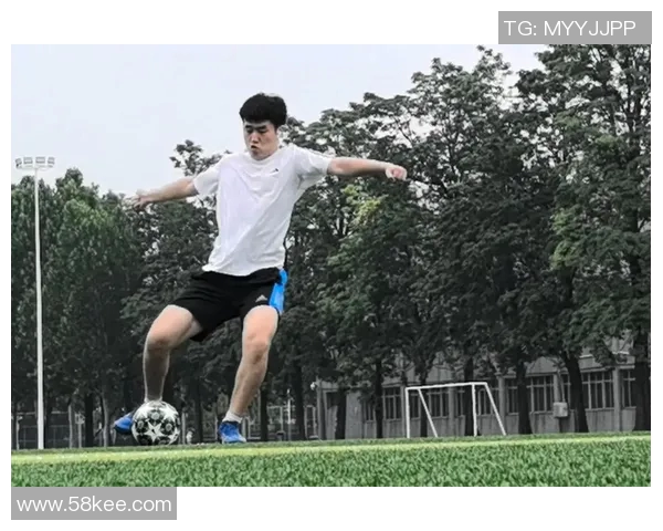 足球明星拍照技巧揭秘如何选择最佳场景与姿势提升照片魅力