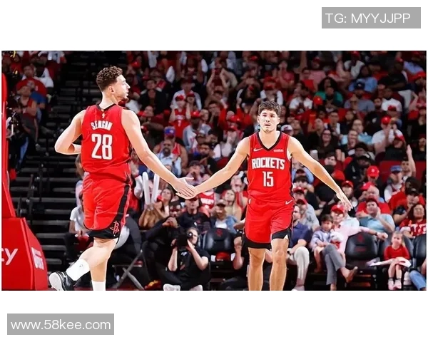 活塞队在主场以114比109险胜火箭队展现出强大的团队合作与顽强拼搏精神